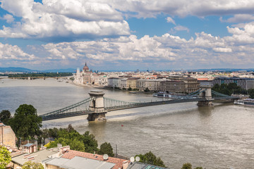 Obraz premium Chain Bridge and Hungarian Parliament, Budapest, Hungary