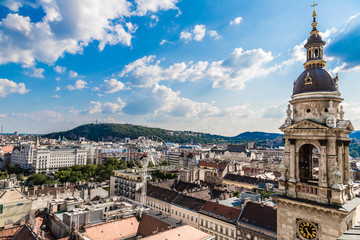 Fototapeta na wymiar Widok z lotu ptaka w Budapeszcie od góry St Stephen Bazylika