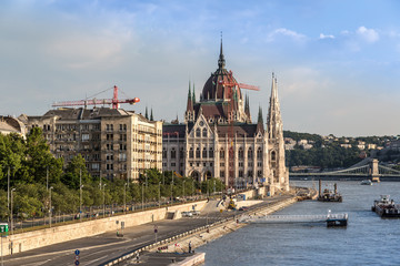 Fototapeta premium Chain Bridge and Hungarian Parliament, Budapest, Hungary