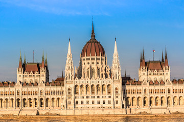 Fototapeta premium Chain Bridge and Hungarian Parliament, Budapest, Hungary