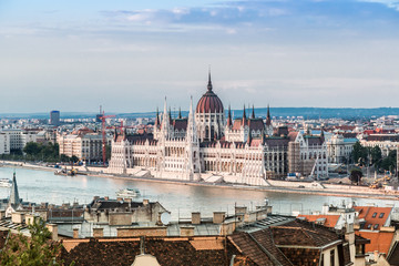 Obraz premium Most Łańcuchowy i Parlament Węgier, Budapeszt, Węgry