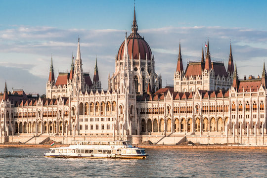 Chain Bridge and Hungarian Parliament, Budapest, Hungary