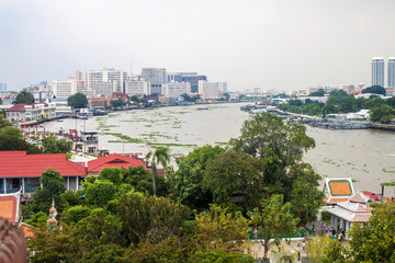 Fototapeta premium View of the Chao Phraya River in Bangkok, Thailand.