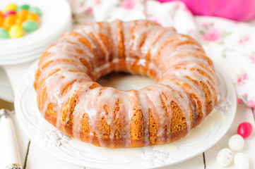 Naklejka premium Pumpkin Bundt Cake with Sugar Icing