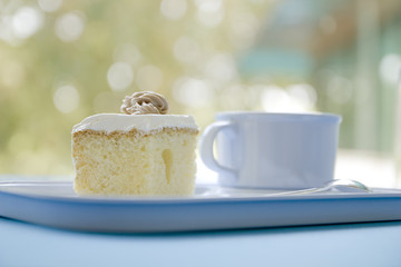 Empty coffee cups and cake  pattern in buffet corner