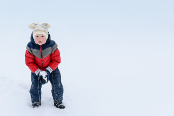 Fototapeta na wymiar children on snow