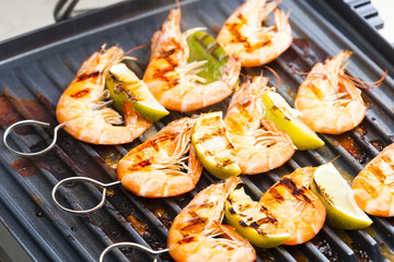 prawn skewers with lime on electric grill