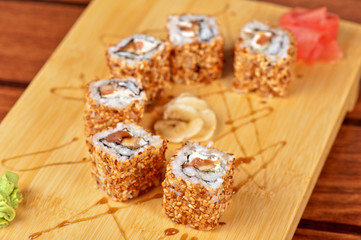 sesame sushi rolls