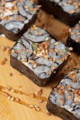 sesame sushi rolls