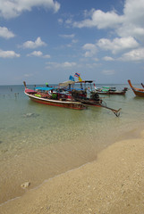 Fototapeta na wymiar Traditional Thai boat on Ko Lanta, Thailand