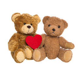 Zwei Teddybären mit Herz in rot freigestellt