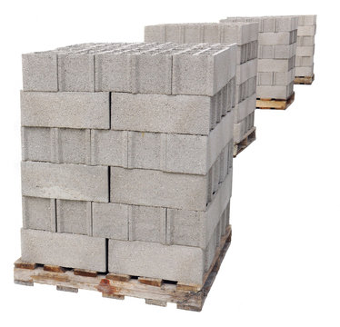 parpaings entrepos&eacute;s sur palettes