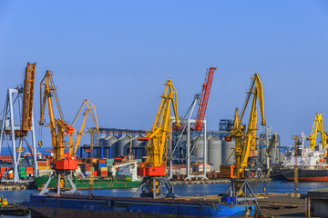 Fototapeta na wymiar container cargo ships docked in port