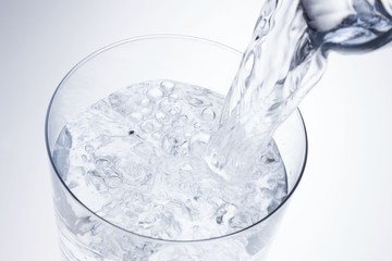 水を注ぐ