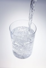 水を注ぐ