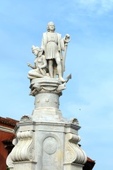Fototapeta na wymiar Pomnik otwieracz Ameryki Christopher Columbus