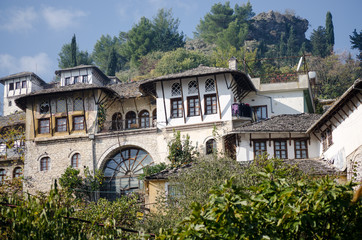 Fototapeta na wymiar Tradycyjny albański dom w Gjirokaster