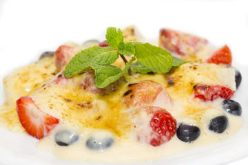 berries in cream sauce