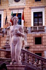 Piazza Pretoria statue