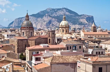 Fotobehang Palermo Gezicht op Palermo met oude huizen en monumenten