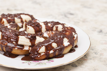 Bananas on toasted white bread with white cream and chocolate.