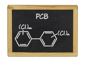 chemische Strukturformel von PCB auf einer Schiefertafel