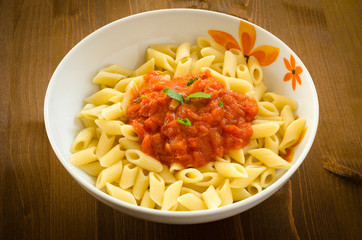 Penne al sugo, pasta italiana