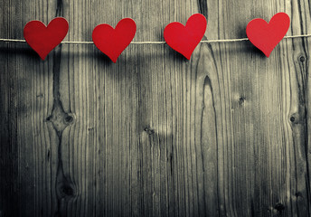Obraz na płótnie Canvas Teledyski w kształcie serca są wiszące na liny, Walentynki