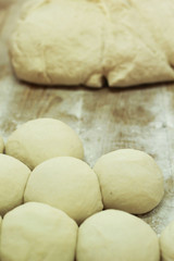 dough in electric mixer - dough, put a pellet.