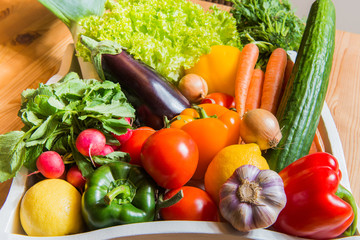 Obst und Gemüse in einem Korb