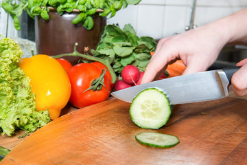 Gurke schneiden - Salatgurke