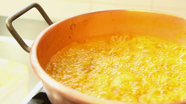 orange marmalade boiling