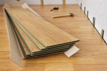 Laminated panels the color of the wood