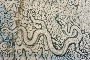 dragon sculpté