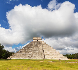 Fototapeta na wymiar Piramidy w Meksyku