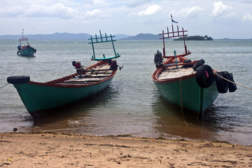Naklejka premium Tropical beach with boats on Koh Tonsay island, Cambodia