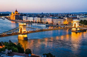 Fotobehang Kettingbrug en rivier de Donau, nacht in Boedapest © ecstk22