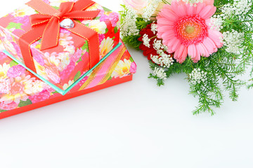 プレゼントと花束