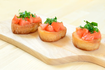 Toasted bread with tomatoes