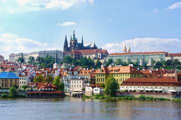 Obraz premium View on the Prague gothic Castle above River Vltava