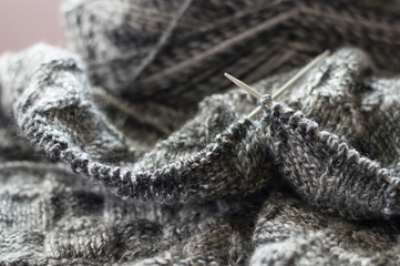 Fototapeta na wymiar Szczegół tkane rękodzieła drutach sweter