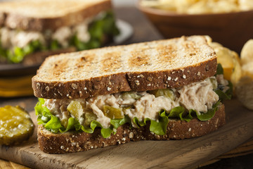 Healthy Tuna Sandwich with Lettuce