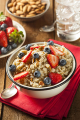 Healthy Homemade Oatmeal with Berries