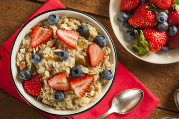 Healthy Homemade Oatmeal with Berries