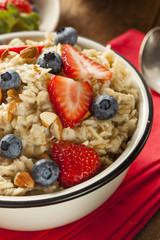 Healthy Homemade Oatmeal with Berries