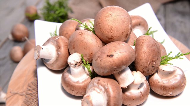 Portion of Mushrooms (loopable Video)
