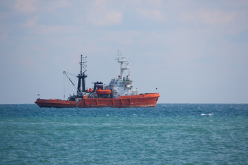 Obraz premium Fishing boat in open sea