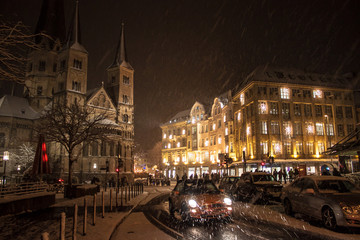 Fototapeta na wymiar Winter snowy view of the center of Bonn, Germany