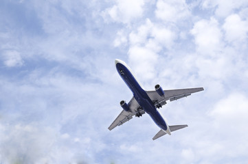 Fototapeta na wymiar Samolot pasażerski