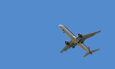 Fototapeta na wymiar Samolot pasażerski